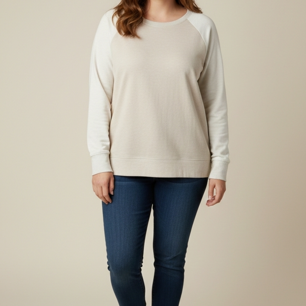 GAP Women's Beige and White Crew Neck Sweater